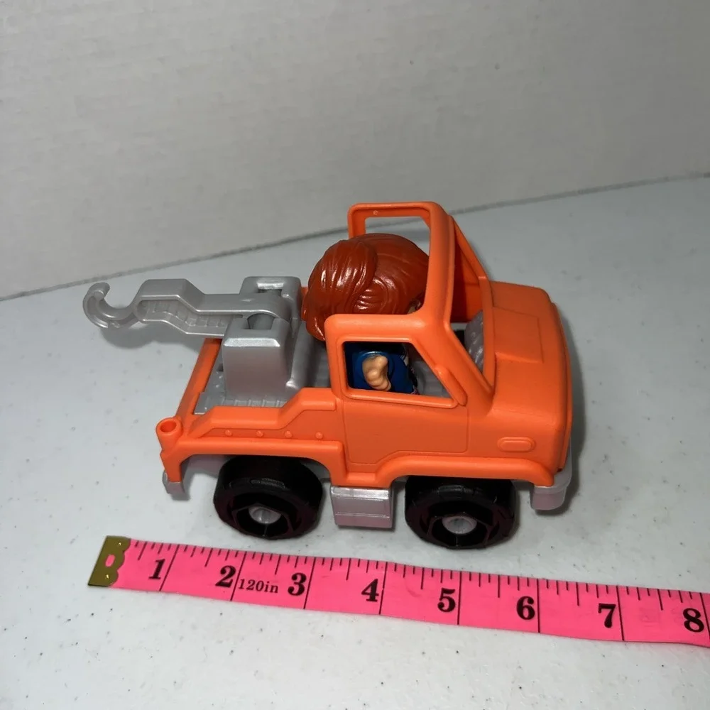 Fisher-Price Little People Toddler Toy Help and Go Tow Truck and Figure